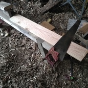 Banc de sciage , il est à la même hauteur que mon autre banc de sciage et ses tréteaux.