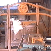 le bâtit avec le médaillon en corniche