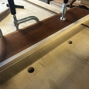 On aperçoit les clous, que l'on a pris soin de ne pas mettre sur la ligne de coupe!