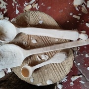 Les cuillères d'Édouard et celle de Simon.