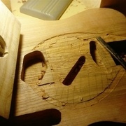 défonce pour encastrer le pickgard à la guimbarde