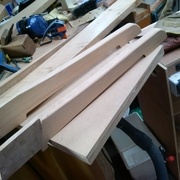 Mise en forme des pieds, défonceuse et scie sous table