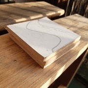 Gabarit collé sur le bloc