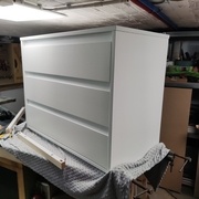 Le meuble prend forme.