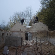 Démontage du pignon afin de le consolider et pour créer une ouverture permettant d'y travailler