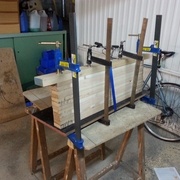 Collage des pièces de l'intérieur des pieds