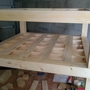 par dessus les lattes sont posées à plat les chutes restantes. Rien n'est collé.