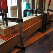 collage de la touche sur l'intercalaire