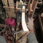 Manche de hache travaillé à la plane et au racloir