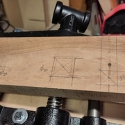 Pour la presse frontale, il faut percer des trous assez précisément.