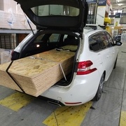 La voiture frotte presque par terre