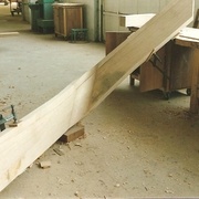 La main courante est faite sur le limon, dans ce cas c'est acceptable