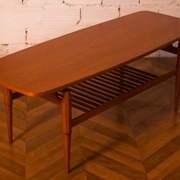 Table de salon design scandinave années 1950 https://www.arteslonga.com