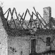 ex 4 / Maison a restaurer et charpente hors service http://avanceedudesert.over-blog.com/