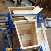 Collage du caisson inférieur