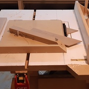 Coupe des triangles avec mon gabarit à angles.