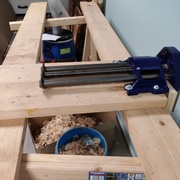 Dessous du “plateau” de l’établi de fortune