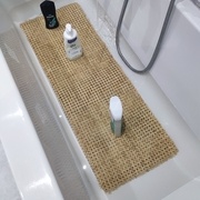 Le rotin est trempé pendant quelques heures (3h ici en l'occurrence)