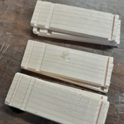 rainures haute et basse + feuillure du couvercle