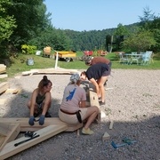 Les tenons des poteaux sont bien ajustés : peut-être trop pour des travaux de charpente !