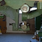 Vis de réglage du jeu, et du réglage de l'assiète du chariot