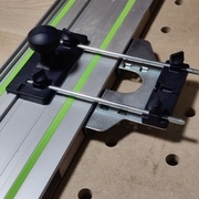 Méthode de calage du guide avant de faire les coupes d'onglet.