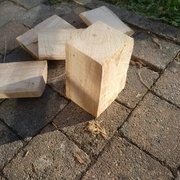 Ébauche très imparfaite de mon premier maillet à partir d'une bûche de sapin.