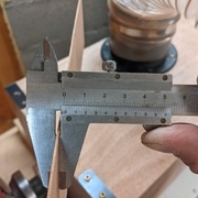 1mm et il y a sûrement moyen de faire moins