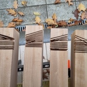 À nouveau des traits à la scie à onglets.