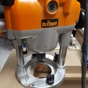 La défonceuse avec la fraise à copier