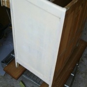 Il y avait 3 couches de peitures bleu /rose  et blanc