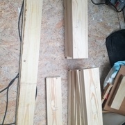 Les tas de bois qui annoncent qu'il n'y a plus qu'à assembler (en fait, une fois cela fait c'est comme si on avait encore rien fait, il en reste du boulot...)