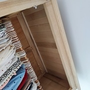 Il est en place ... C'est ajusté, pas parfait mais il faut bien finir ce meuble un jour...