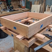 Assemblage de la base et du bas à queues d'aronde, comme des boîtes !