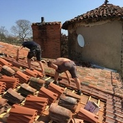 Charge ponctuelle de service ( Couvreurs ) https://chateaudesaconay.fr/