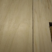 à gauche huilé, à droite brut