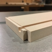 Bord avant d'un côté du tiroir