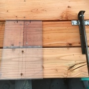 gabarit de pose des vis réalisé en plexiglass