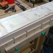 Gabarit posé sur le pied avant chantournage