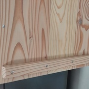 Renfort à l'arrière d'une porte.