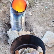 Le foyer est à présent plus étanche à l'air, le flux est meilleur mais toujours pas parfait : les flammes de devraient pas sortir du côté foyer.