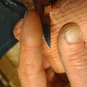 L'index guide le mouvement...