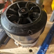 Un p'tit trou pour dévisser les vis..