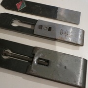 Fers Goldenberg: simple, à vis courte, à vis longue (de haut en bas)