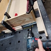 Fixation de la deuxième partie sur le tiroir avec des vis EURO 5.