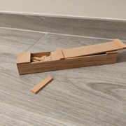 Une fois la clef enlevée, on peut faire sortir le couvercle