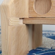 Petite planchette qui coulisse pour vider le panneau