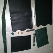 Ca c'est juste la petite sacoche verte ! en plus on récupère quelques petits fermoirs !