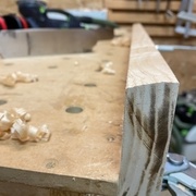 façonnage de l'angle du plateau au rabot