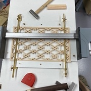 Collage avec serre joints en plus